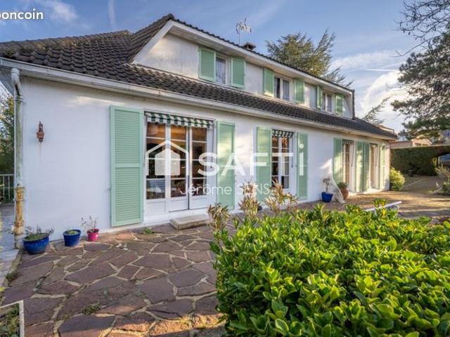 Propriété 7 pièces 180 m²