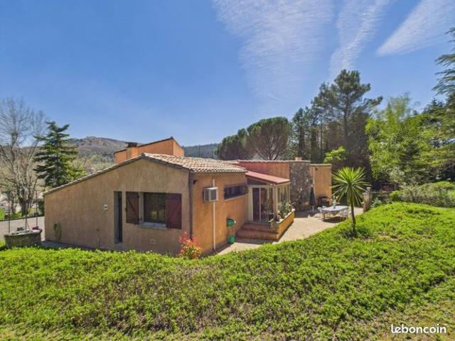 Propriété 7 pièces 181 m²