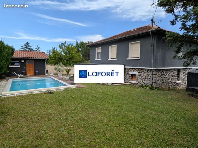 Propriété 7 pièces 181 m²