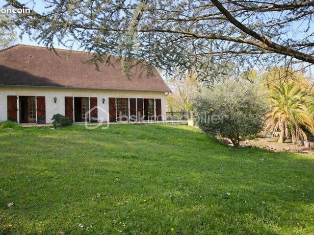 Propriété 7 pièces 181 m²