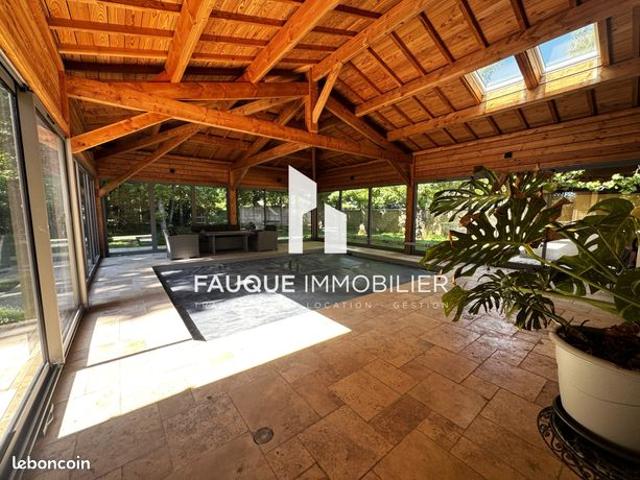 Propriété 7 pièces 181 m²