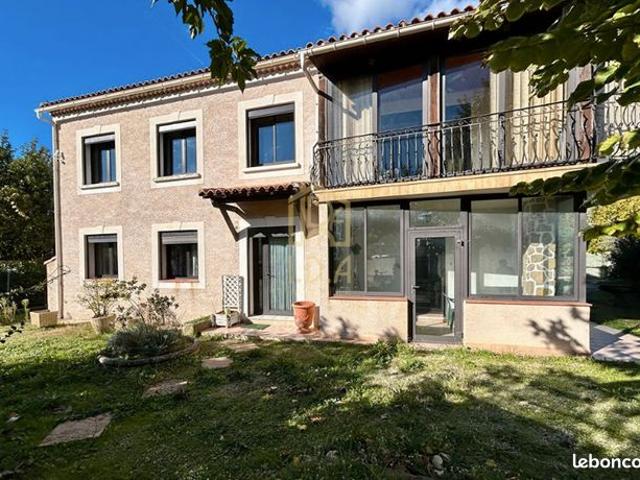 Propriété 7 pièces 182 m²