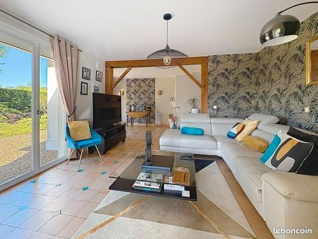 Propriété 7 pièces 182 m²