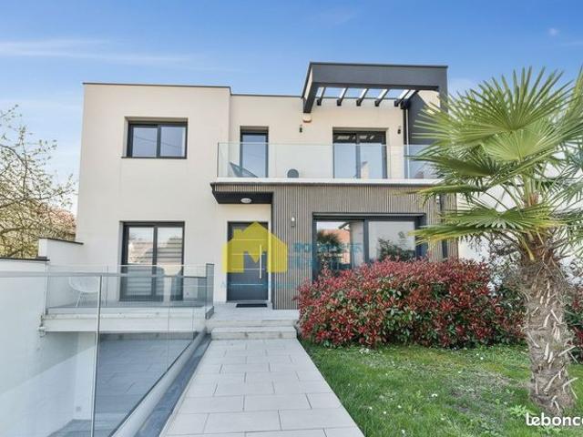 Propriété 7 pièces 182 m²