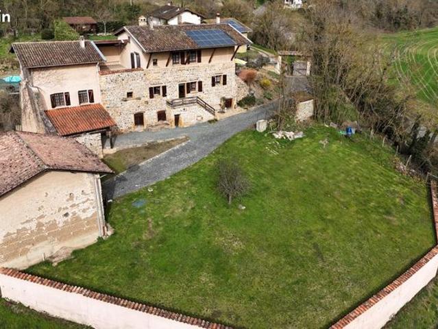 Propriété 7 pièces 183 m²