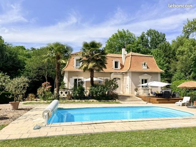 Propriété 7 pièces 183 m²
