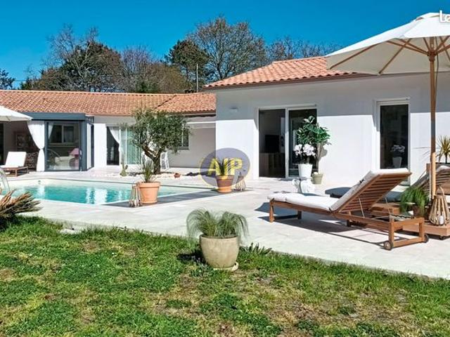 Propriété 7 pièces 183 m²