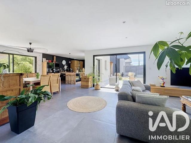 Propriété 7 pièces 183 m²