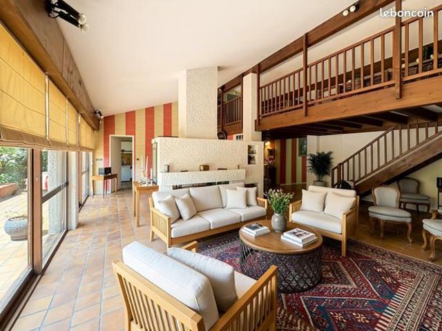 Propriété 7 pièces 183 m²
