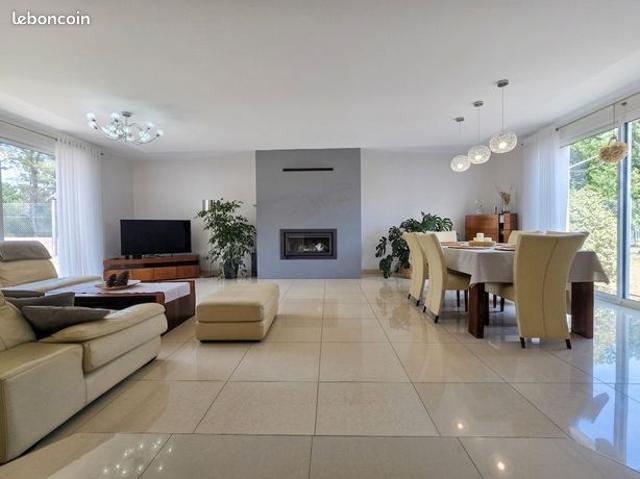 Propriété 7 pièces 183 m²