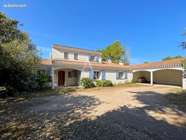 Propriété 7 pièces 194 m²