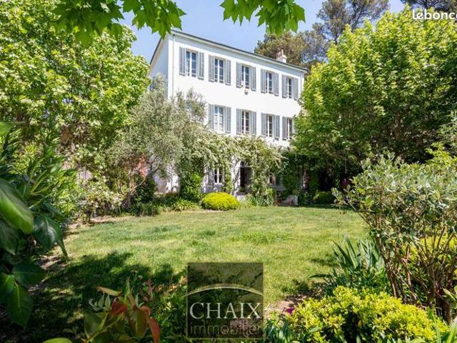 Propriété 7 pièces 194 m²