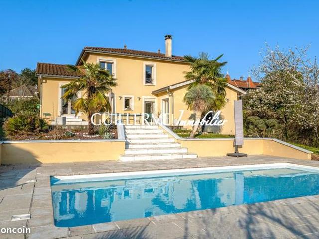 Propriété 7 pièces 194 m²