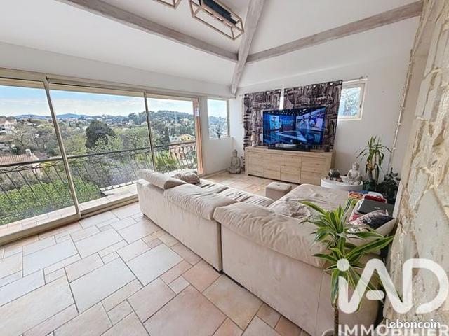 Propriété 7 pièces 194 m²