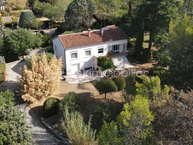Propriété 7 pièces 194 m²