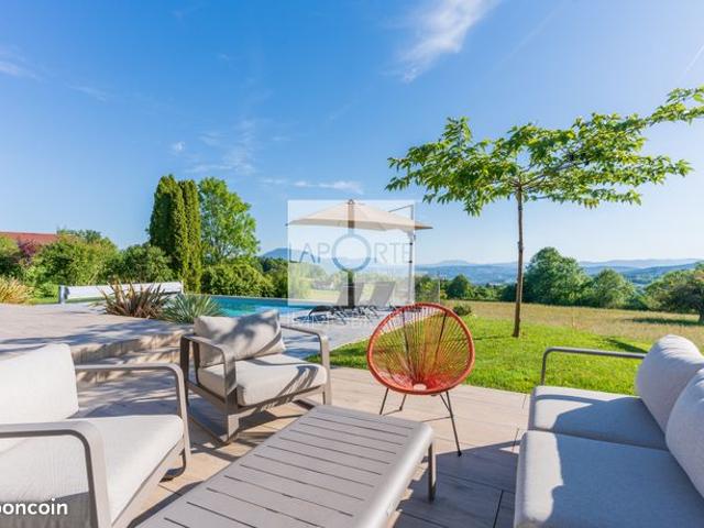 Propriété 7 pièces 194 m²