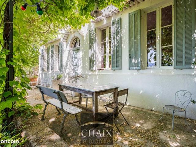 Propriété 7 pièces 194 m²