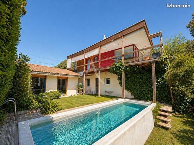 Propriété 7 pièces 195 m²