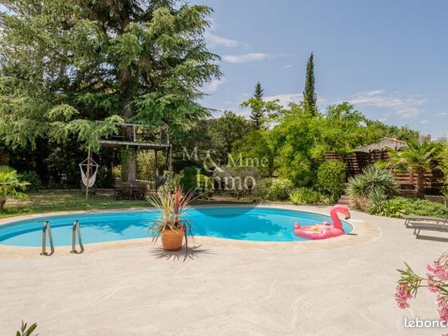 Propriété 7 pièces 195 m²