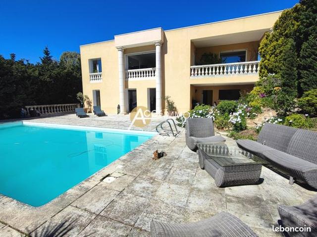 Propriété 7 pièces 195 m²