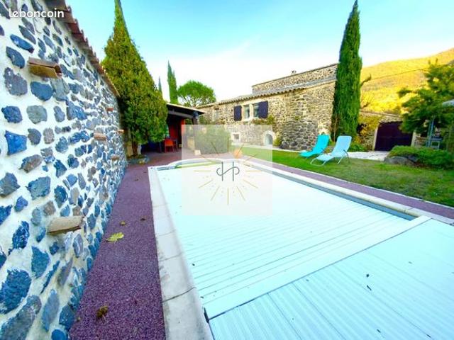 Propriété 7 pièces 195 m²