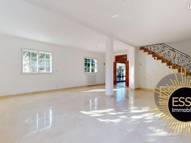 Propriété 7 pièces 195 m²