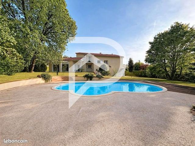 Propriété 7 pièces 195 m²