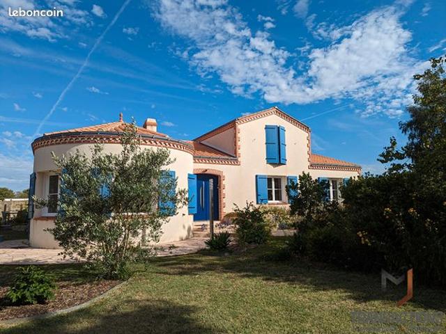 Propriété 7 pièces 196 m²