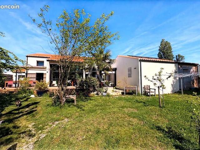 Propriété 7 pièces 196 m²