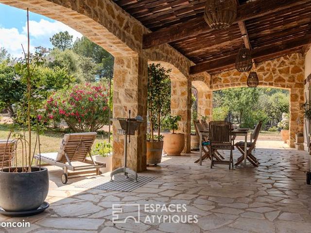 Propriété 7 pièces 196 m²