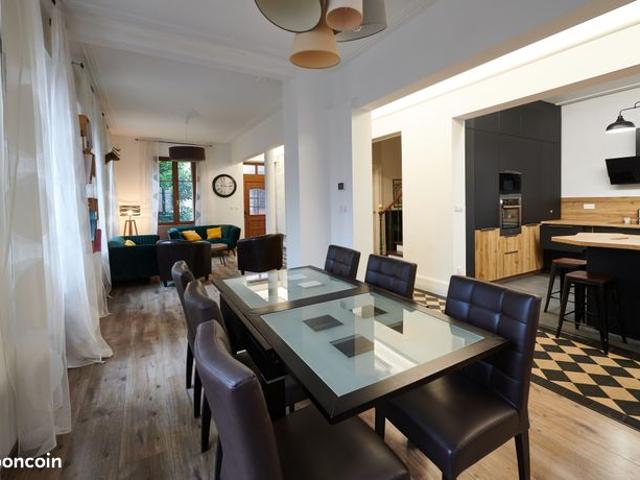 Propriété 7 pièces 196 m²