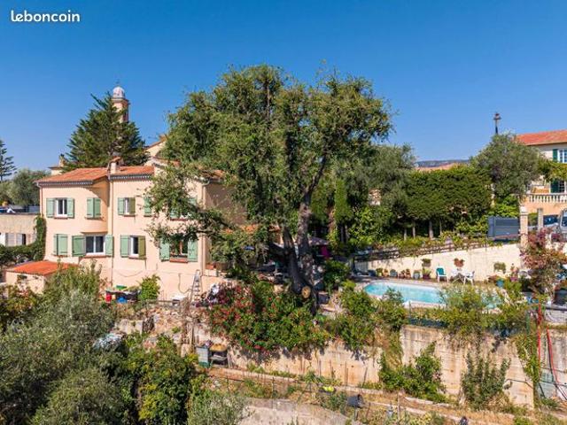 Propriété 7 pièces 196 m²