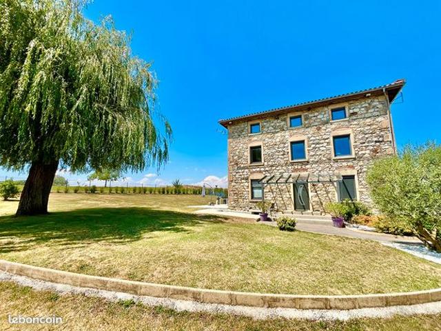 Propriété 7 pièces 196 m²