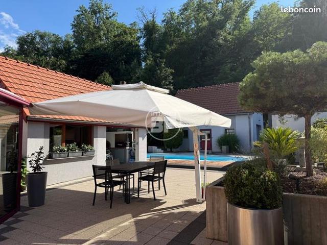 Propriété 7 pièces 196 m²