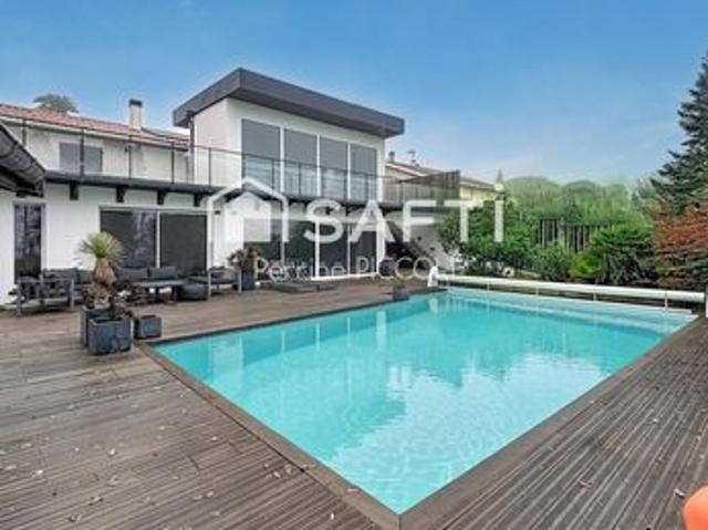 Propriété 7 pièces 196 m²