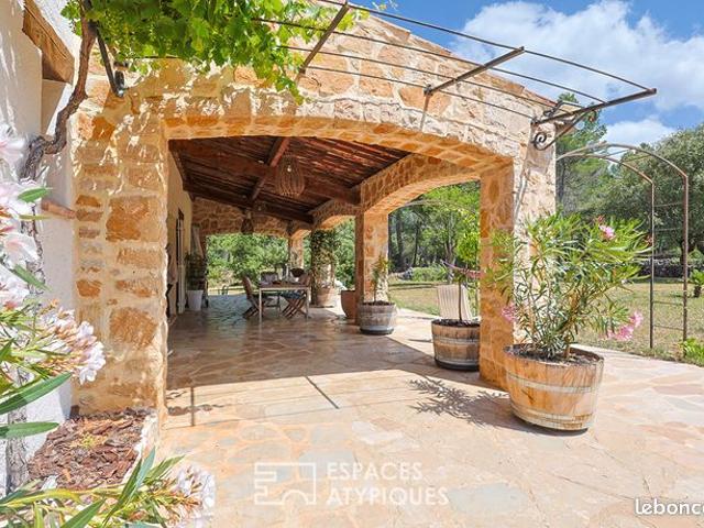 Propriété 7 pièces 196 m²