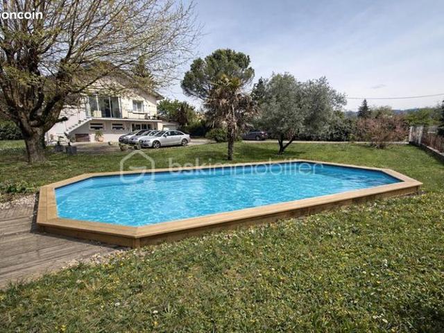 Propriété 7 pièces 196 m²