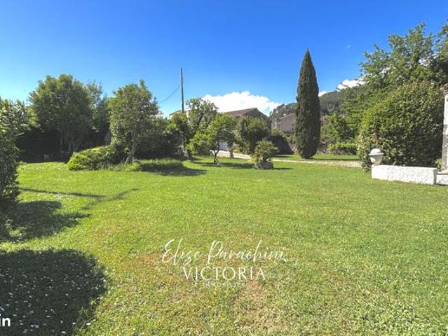 Propriété 7 pièces 197 m²