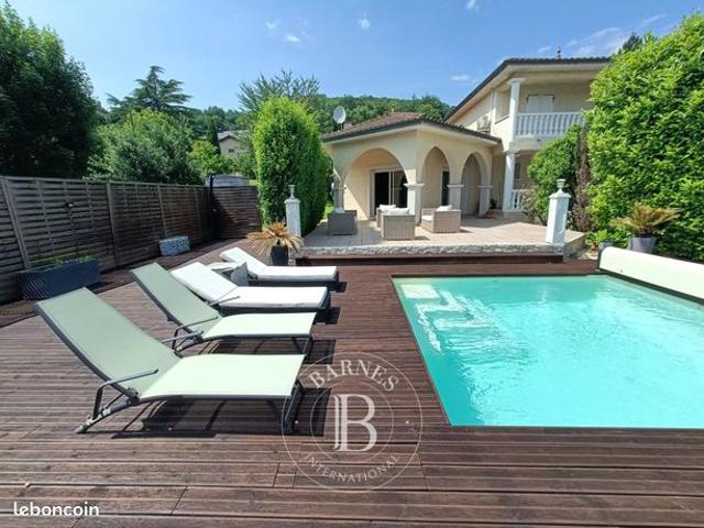 Propriété 7 pièces 197 m²