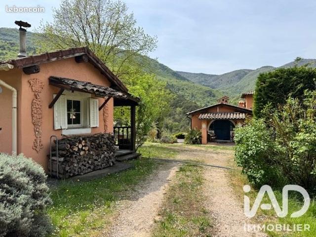 Propriété 7 pièces 198 m²