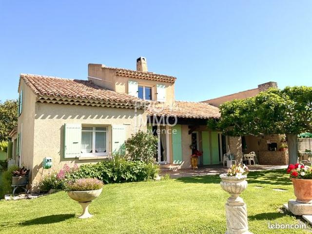 Propriété 7 pièces 198 m²