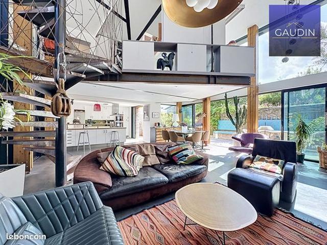 Propriété 7 pièces 198 m²
