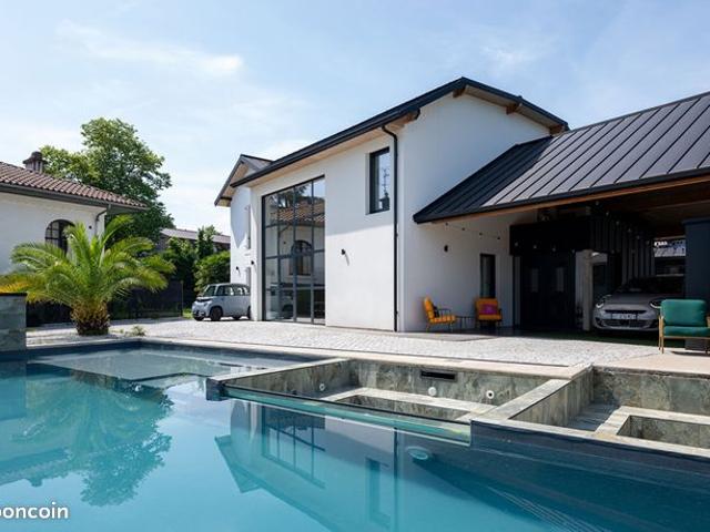 Propriété 7 pièces 198 m²