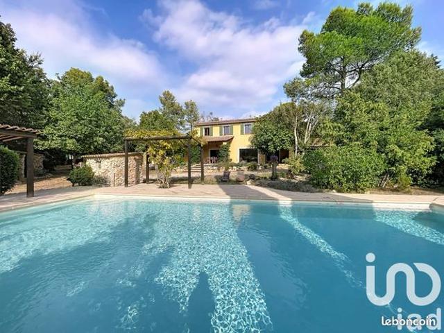 Propriété 7 pièces 198 m²