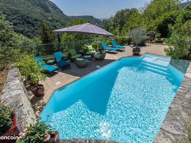 Propriété 7 pièces 190 m²