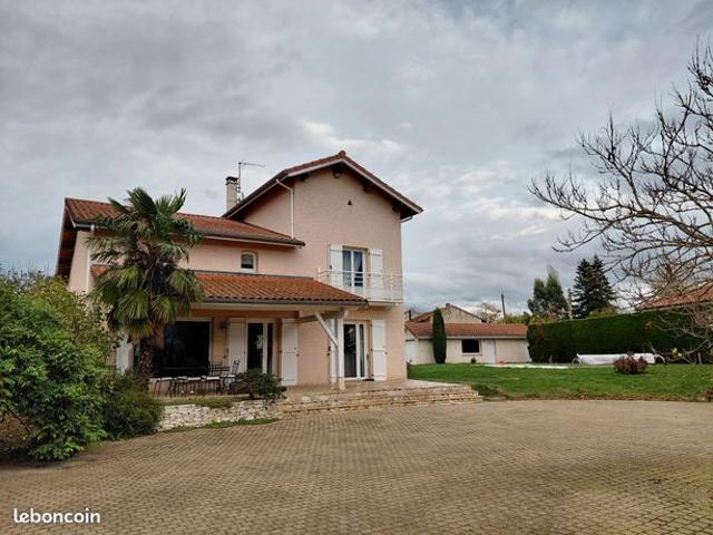 Propriété 7 pièces 184 m²