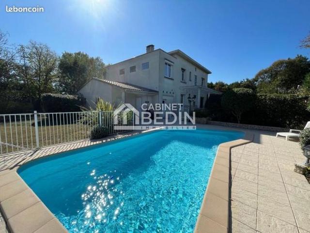 Propriété 7 pièces 192 m²