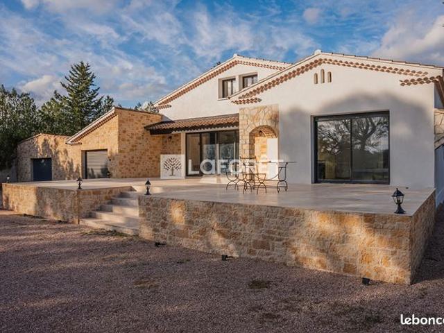Propriété 7 pièces 192 m²