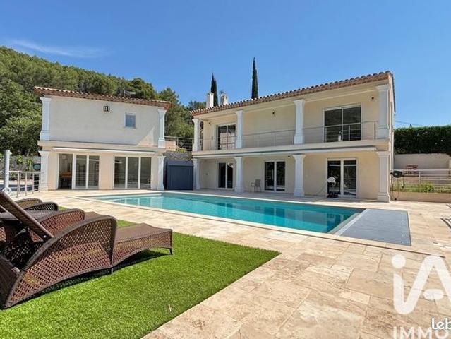 Propriété 7 pièces 192 m²