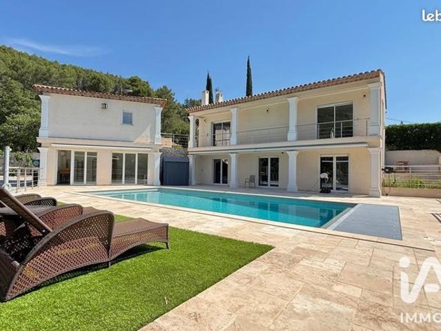 Propriété 7 pièces 192 m²